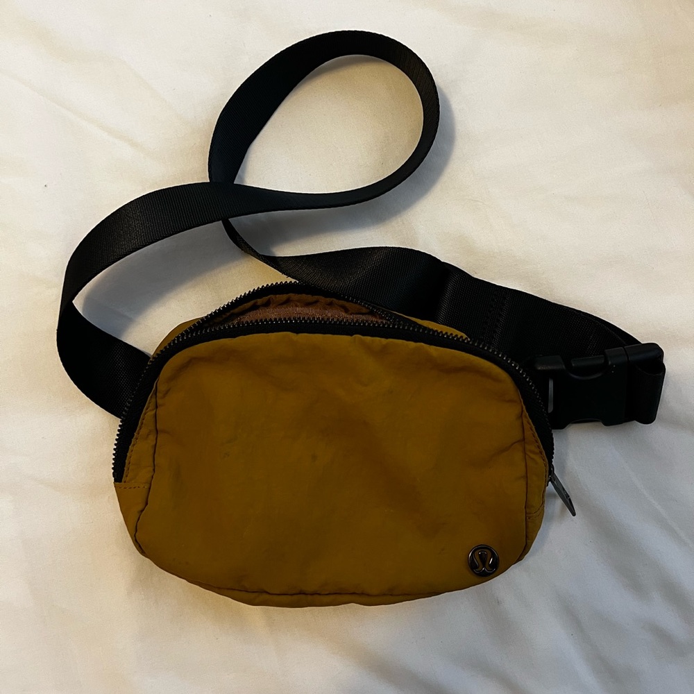 Lululemon original belt bag